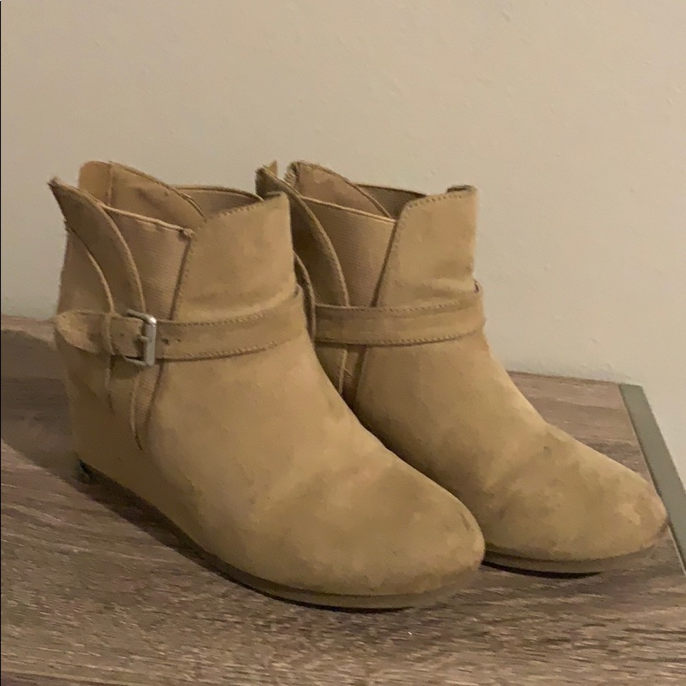 Girls beige wedges